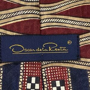 Oscar De La Renta 100% silk 56”L 4 “ wide men’s neck tie, Maroon,Navy,tan VTG